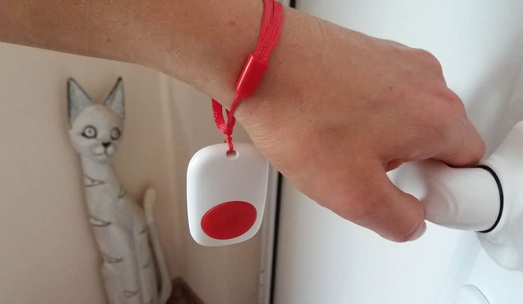 simplisafe key fob panic button